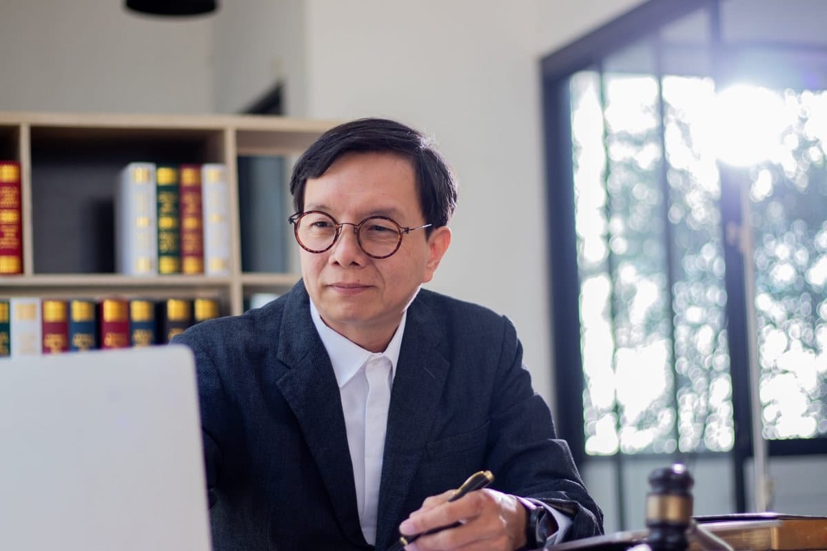 台中律師怎麼找?費用行情、挑選重點與諮詢流程完整指南 2 台中律師提供法律諮詢與案件評估